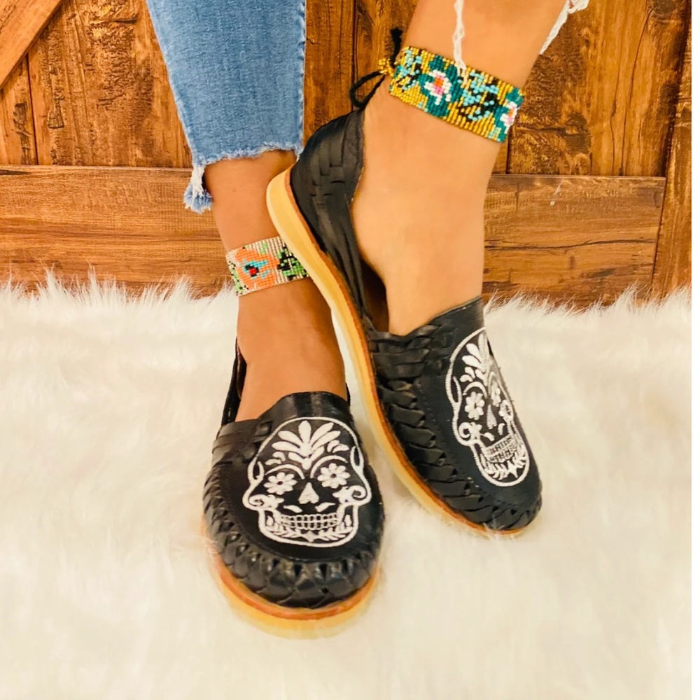 Black and White Casual Flats with Moccasin Style